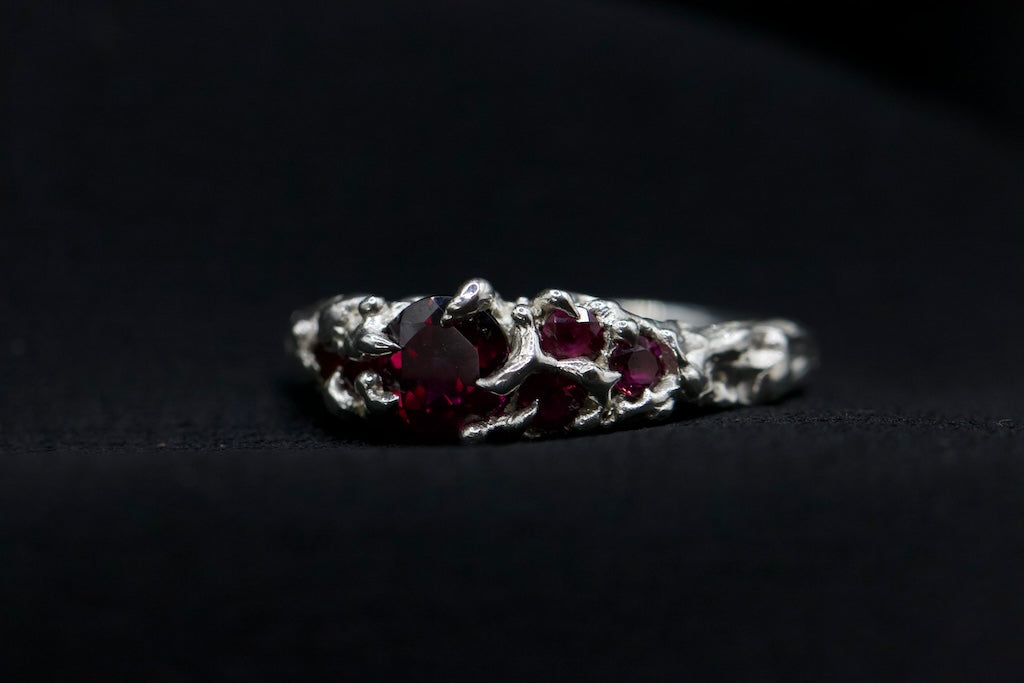 EMBLA RING + RHODOLITE GARNET