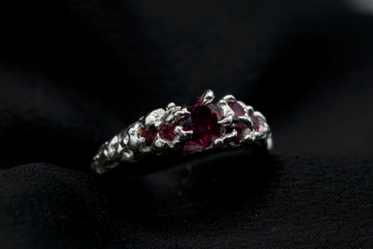 EMBLA RING + RHODOLITE GARNET