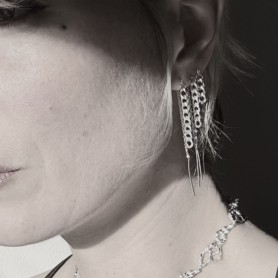 GLÉIPNIR PULL-THROUGH EARRING